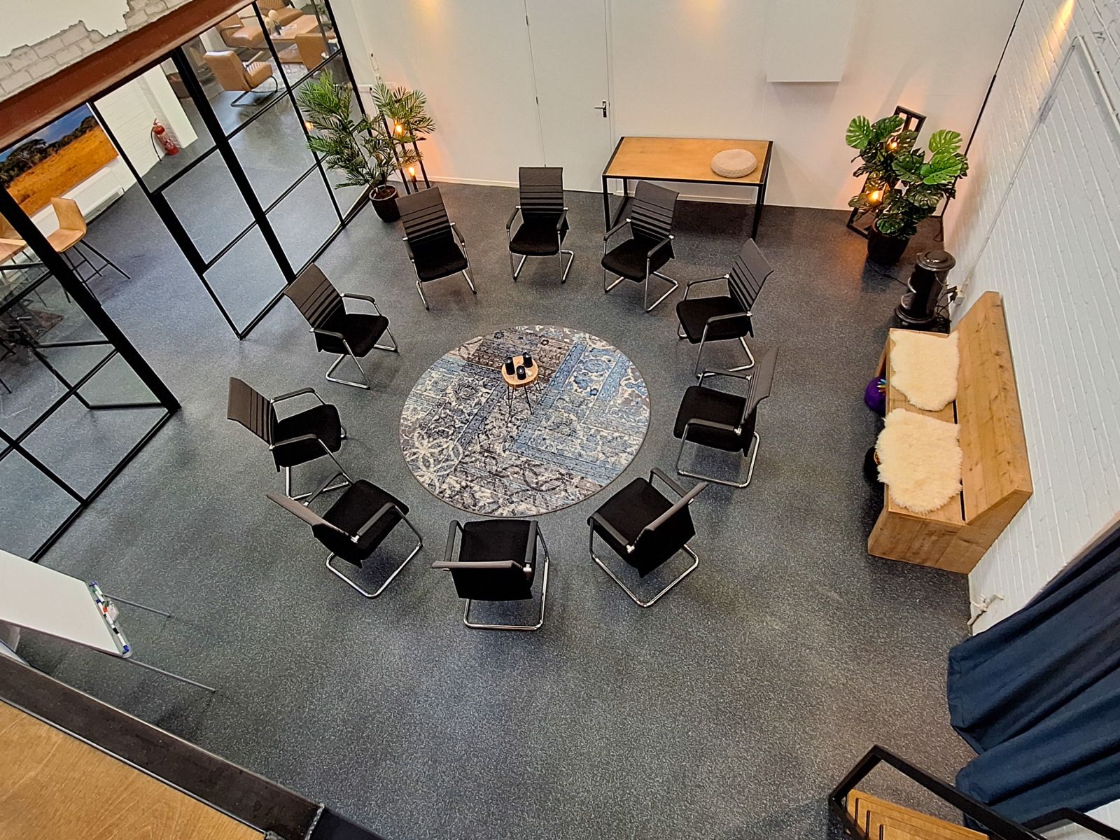 Bovenaanzicht grote ruimte van LOODS 9