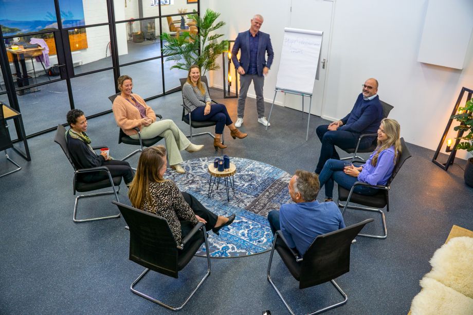 Ronde opstelling van de coach ruimte